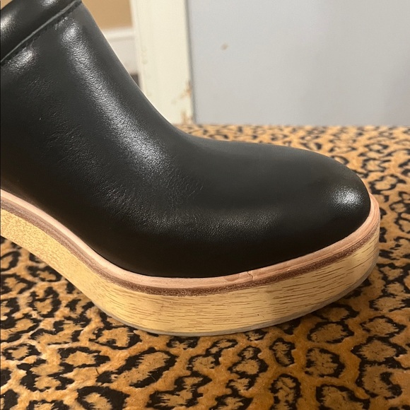 Dolce Vita Black Leather Mules with Tan Sole - Picture 8 of 14